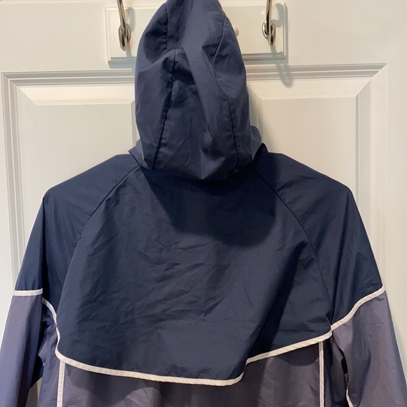 Nike Lightweight Rain Windbreaker Jacket EUC - Picture 9 of 16